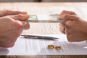 Dinero-en-un-Divorcio-Procedimiento